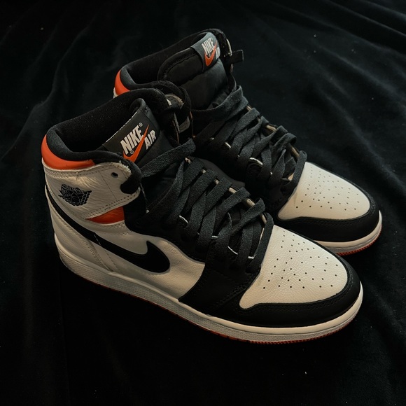 Jordan 1 Retro High - Electro Orange - Picture 2 of 4